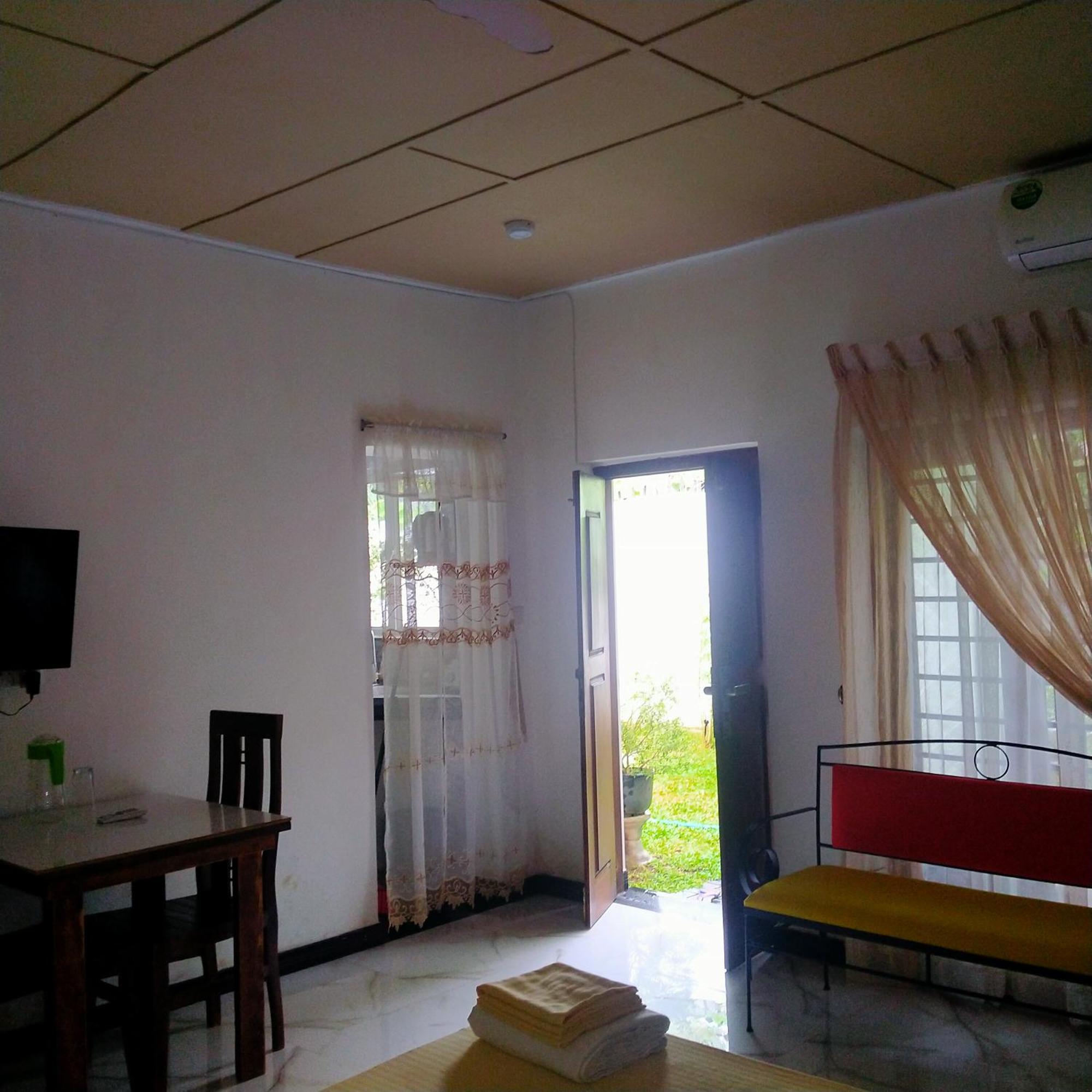 Living Home Negombo Habitación foto