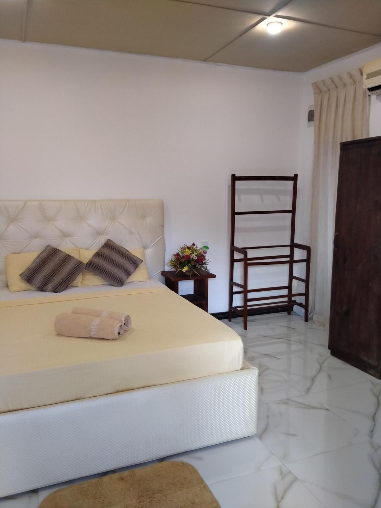 Living Home Negombo Habitación foto