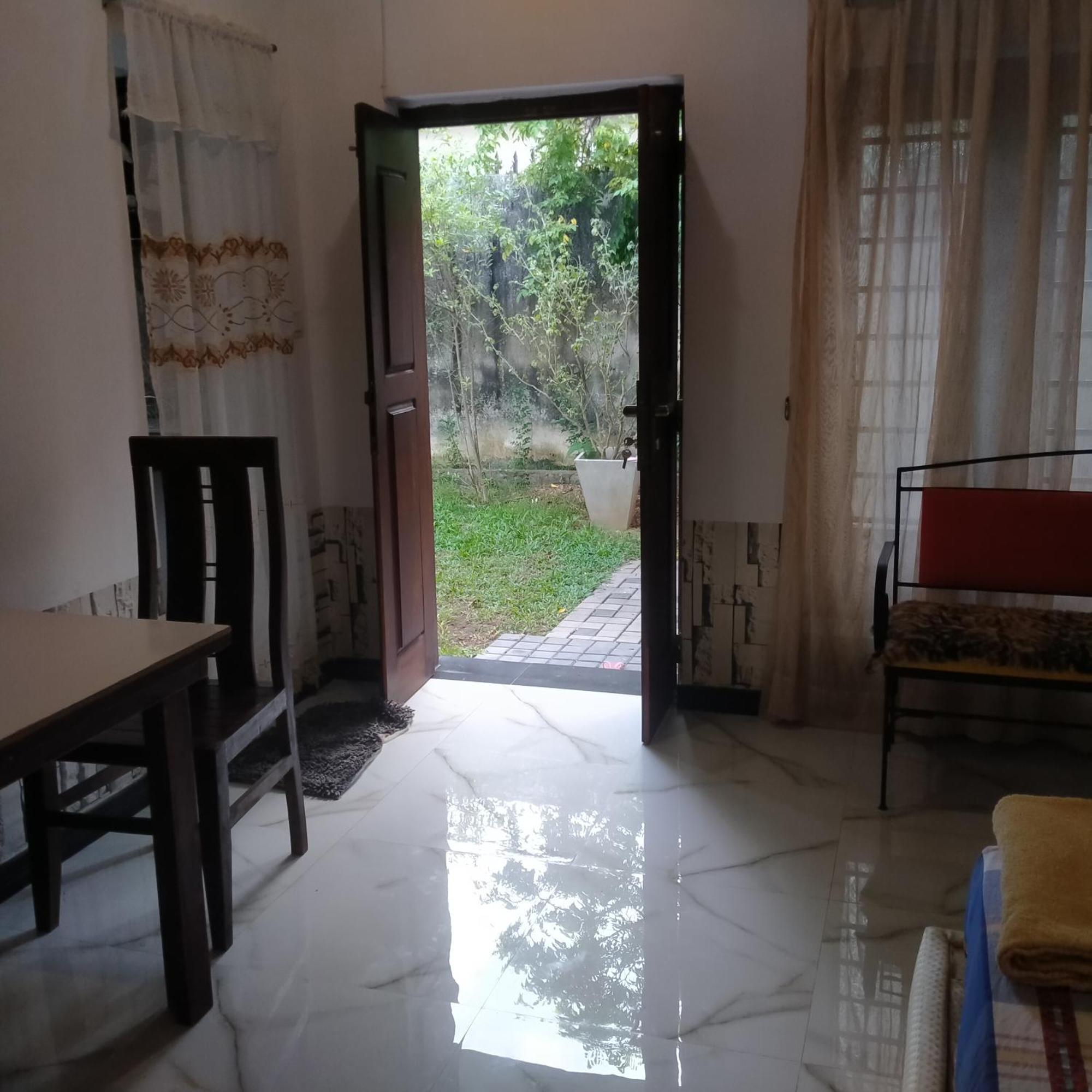 Living Home Negombo Habitación foto